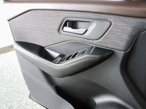 Used 2023 Nissan Rogue SV image 21