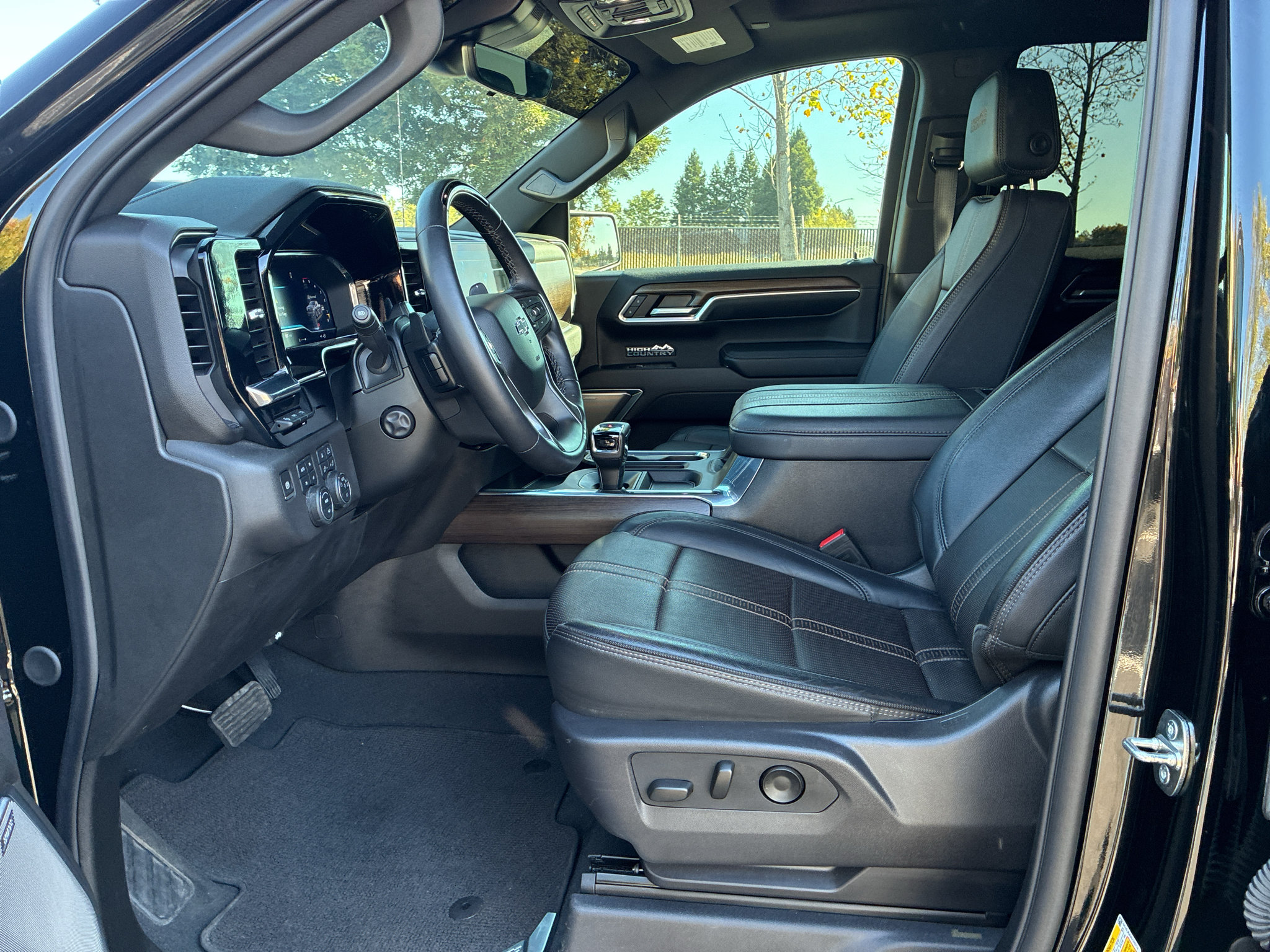 Used 2024 Chevrolet Silverado 1500 High Country w/ Midnight Edition AWD/4WD image 19