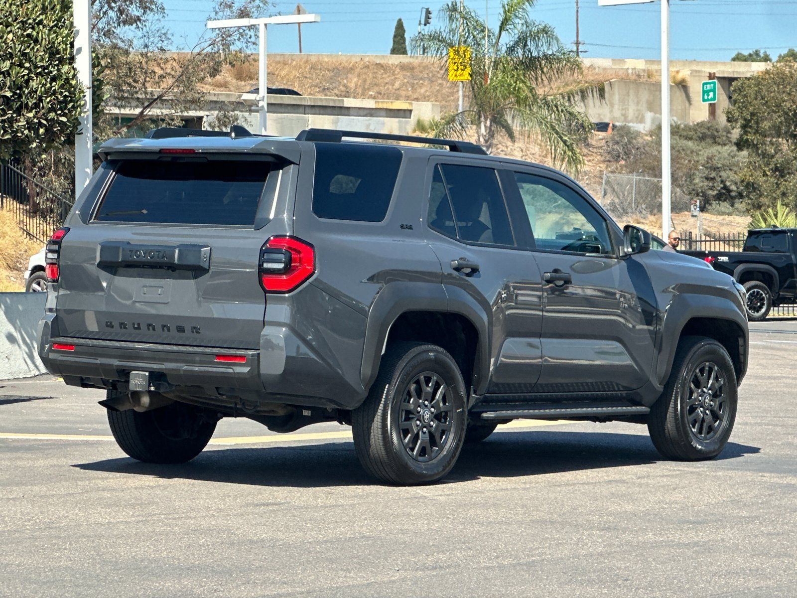 Used 2025 Toyota 4Runner SR5 AWD/4WD image 5