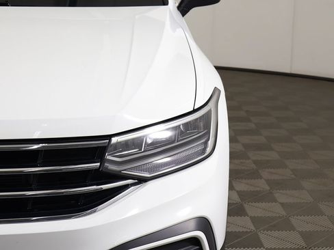 Used 2024 Volkswagen Tiguan SE FWD image 16