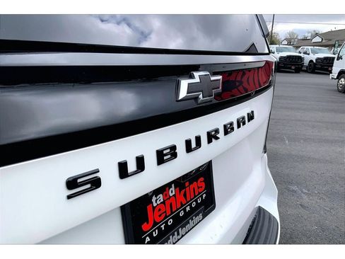 Used 2025 Chevrolet Suburban High Country AWD/4WD image 34
