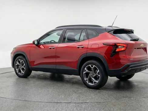 Used 2025 Chevrolet Trax LT FWD image 6