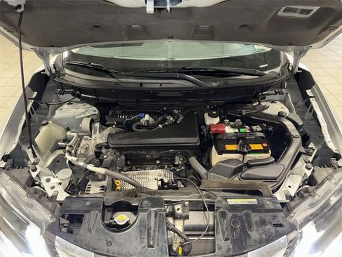 Used 2017 Nissan Rogue SV w/ SV Family Package image 11