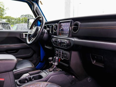 Used 2022 Jeep Gladiator Overland AWD/4WD image 14