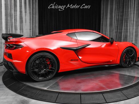 Used 2024 Chevrolet Corvette Z06 w/ Z07 Performance Package RWD image 42