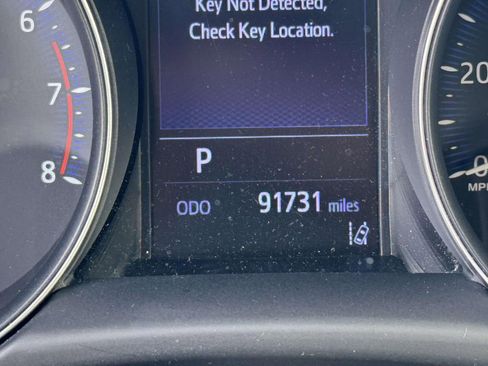 Used 2019 Toyota C-HR Limited FWD image 26