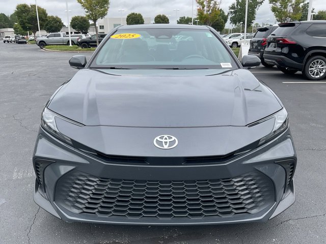 Used 2025 Toyota Camry SE FWD image 4