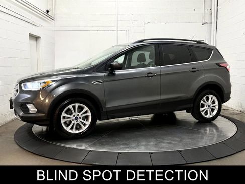 Used 2017 Ford Escape SE w/ Equipment Group 201A FWD image 4