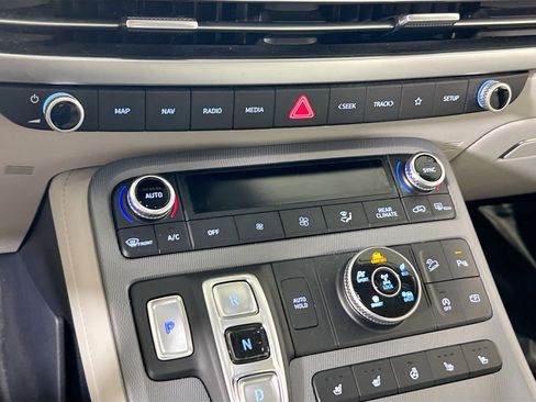 Used 2024 Hyundai Palisade Limited AWD/4WD image 16