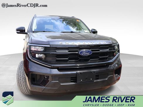 Used 2025 Ford Expedition Active AWD/4WD image 7