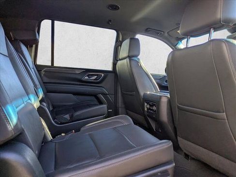 Used 2023 Chevrolet Suburban LT w/ Luxury Package image 14