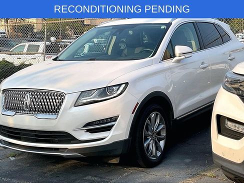 Used 2019 Lincoln MKC Select w/ Select Plus Package AWD/4WD image 2