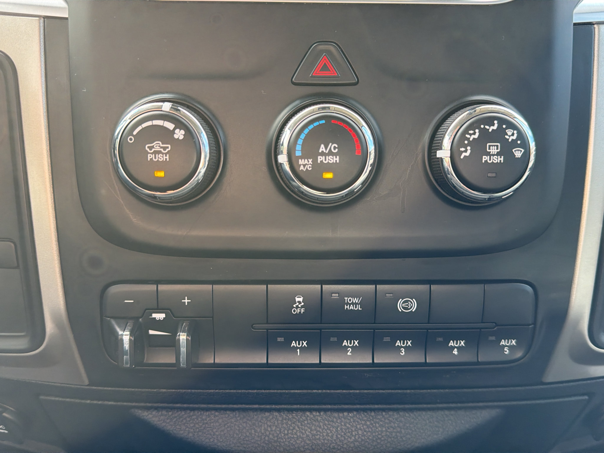 Used 2018 RAM 3500 SLT AWD/4WD image 30