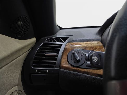 Used 2005 BMW Z4 2.5i image 24