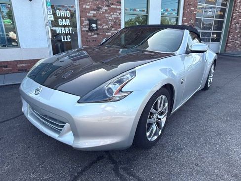 Used 2010 Nissan 370Z Touring RWD image 4