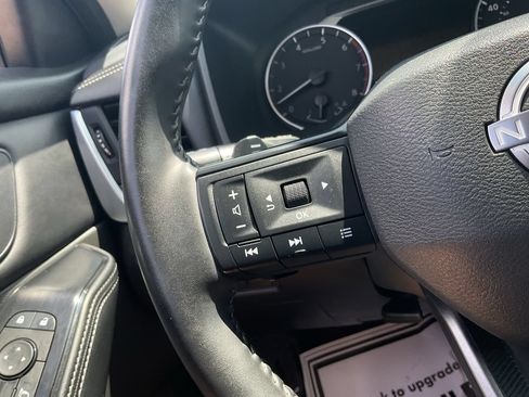 Used 2025 Nissan Rogue SV FWD image 38