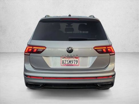 Certified 2022 Volkswagen Tiguan SE R-Line image 7