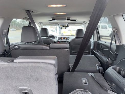 Used 2021 Honda Pilot Touring image 9