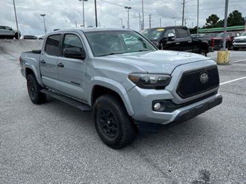 Used 2019 Toyota Tacoma SR5 RWD image 4