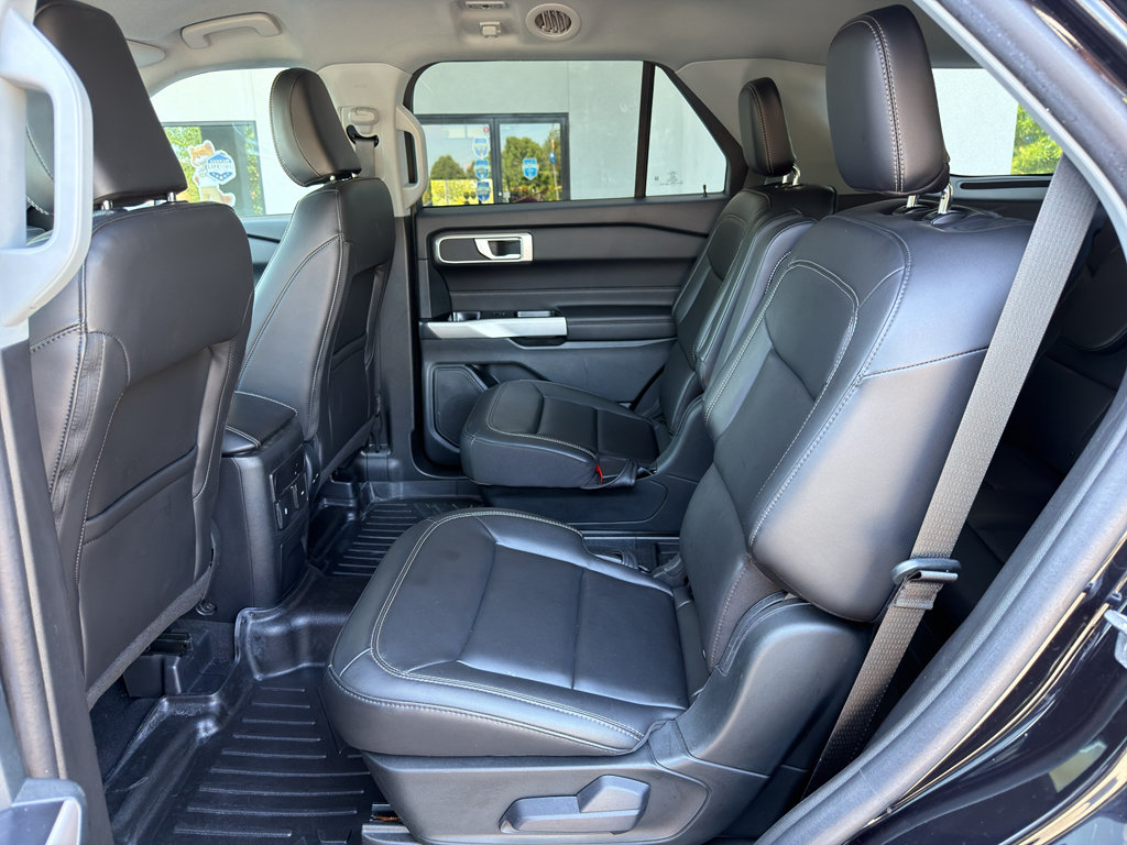 Used 2023 Ford Explorer XLT w/ Equipment Group 202A RWD image 28