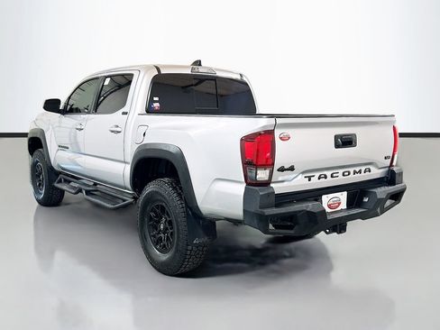 Used 2022 Toyota Tacoma SR5 AWD/4WD image 6