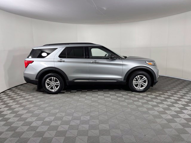 Used 2022 Ford Explorer XLT w/ Equipment Group 202A AWD/4WD image 8