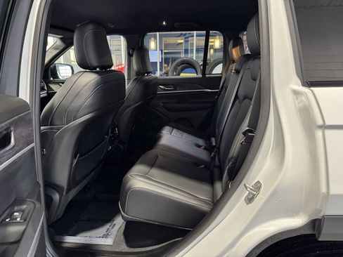 Used 2025 Jeep Grand Cherokee Limited image 7