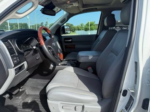 Used 2022 Toyota Sequoia Platinum AWD/4WD image 9