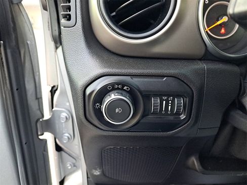 Used 2019 Jeep Wrangler Sport image 21
