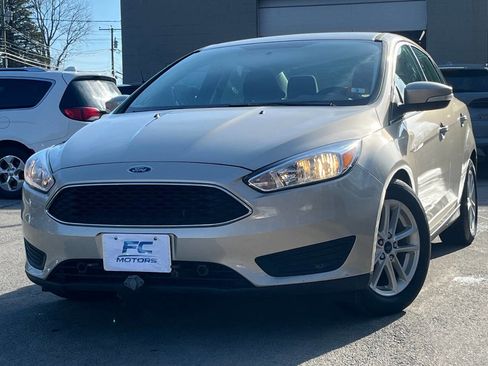 Used 2017 Ford Focus SE image 1