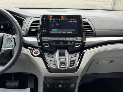 Used 2024 Honda Odyssey Elite image 14