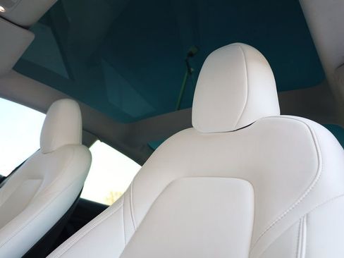 Used 2023 Tesla Model 3 Standard Range image 15