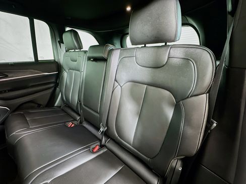 Used 2024 Jeep Grand Cherokee Limited w/ Luxury Tech Group II image 25