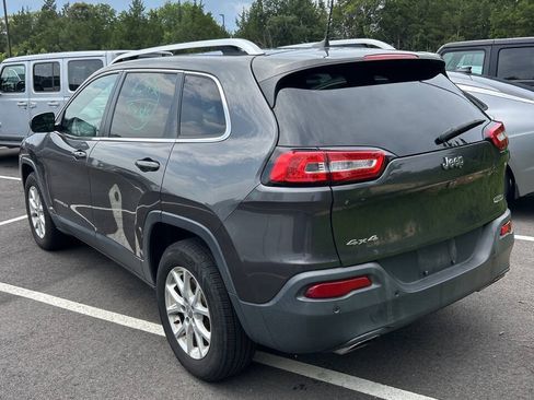 Used 2017 Jeep Cherokee Latitude w/ Comfort/Convenience Group AWD/4WD image 5