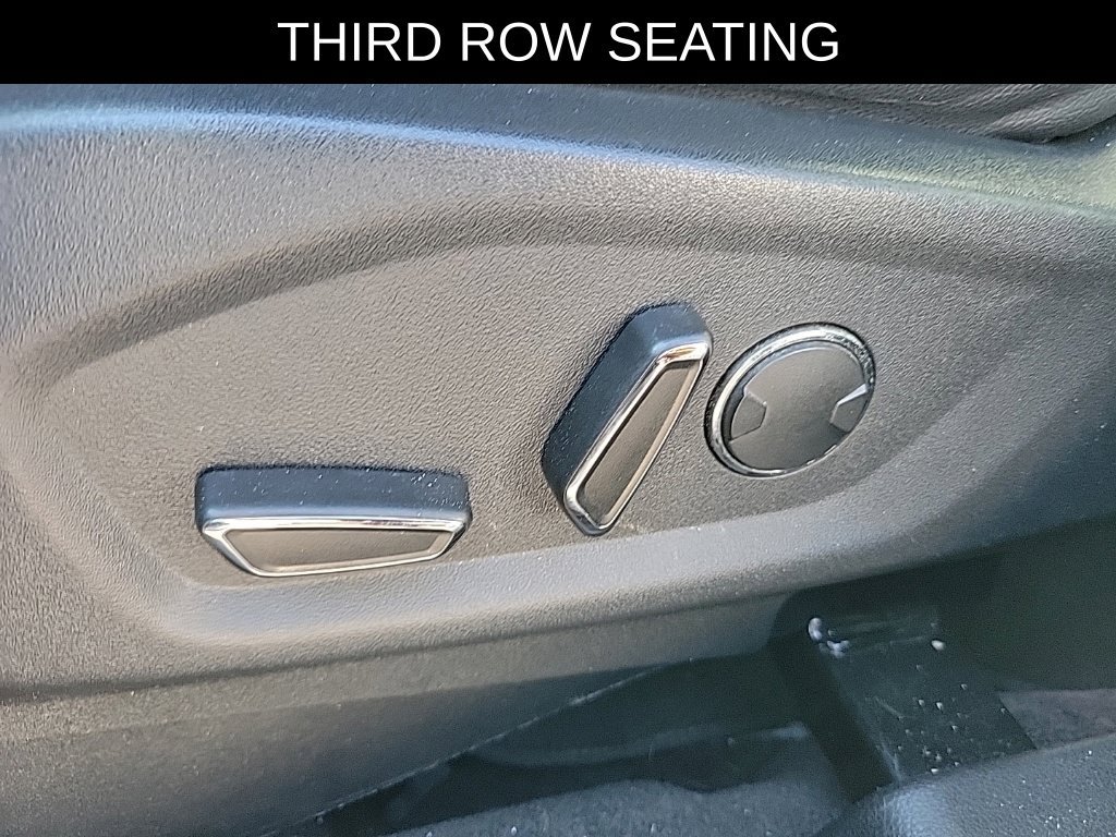 Used 2017 Ford Explorer XLT w/ Equipment Group 202A AWD/4WD image 17