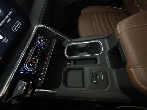 Used 2024 GMC Sierra 3500 Denali Ultimate image 37