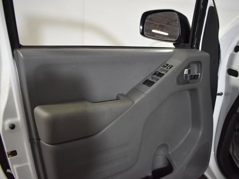 Used 2019 Nissan Frontier SV AWD/4WD image 7