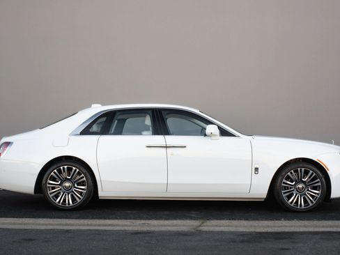 Used 2024 Rolls-Royce Ghost image 7