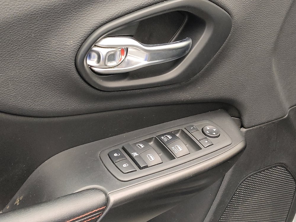Used 2019 Jeep Cherokee Trailhawk w/ Comfort/Convenience Group AWD/4WD image 27