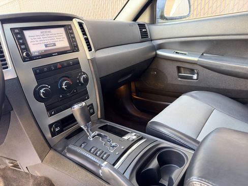 Used 2009 Jeep Grand Cherokee Laredo AWD/4WD image 11