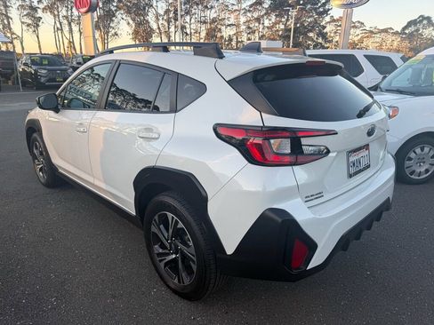 Used 2024 Subaru Crosstrek 2.0i Premium AWD/4WD image 3