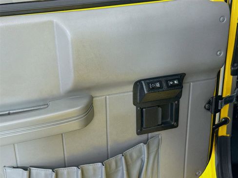 Used 2001 HUMMER H1 4-Door Open Top image 17