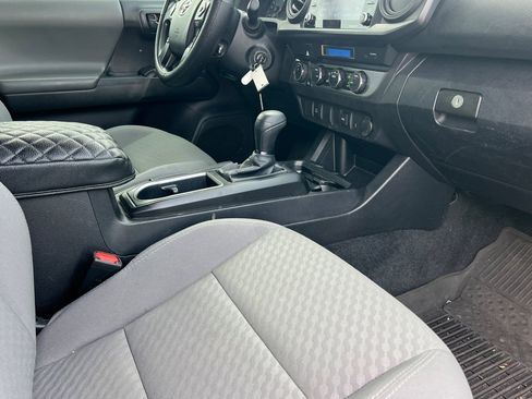Used 2022 Toyota Tacoma SR image 18