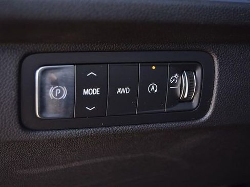 Used 2024 Chevrolet Traverse Z71 image 12