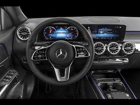 Used 2023 Mercedes-Benz GLB 250 4MATIC image 93