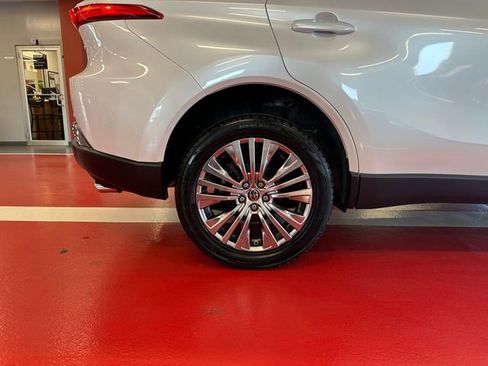 Certified 2024 Toyota Venza Limited AWD/4WD image 27
