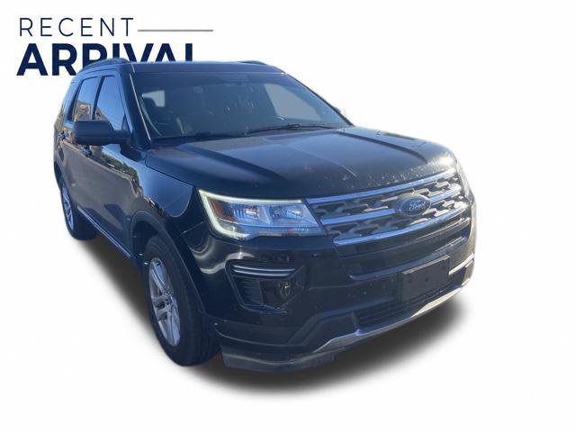 Used 2018 Ford Explorer XLT AWD/4WD image 3