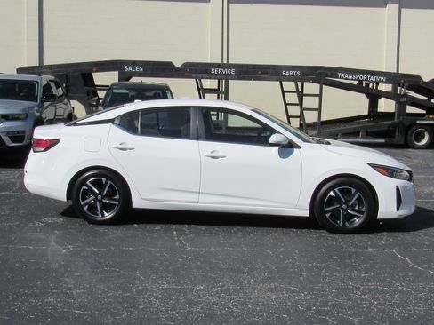 Used 2024 Nissan Sentra SV image 2