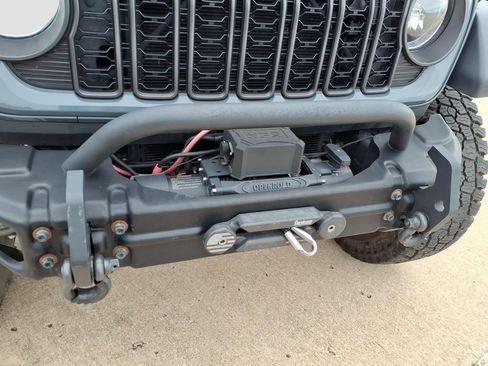 Used 2024 Jeep Gladiator Sport AWD/4WD image 26