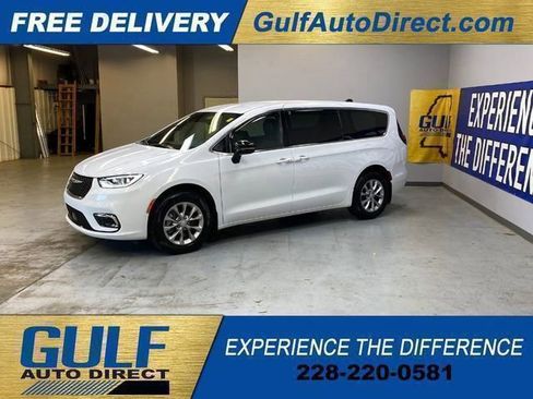 Used 2026 Chrysler Pacifica Select AWD/4WD image 5